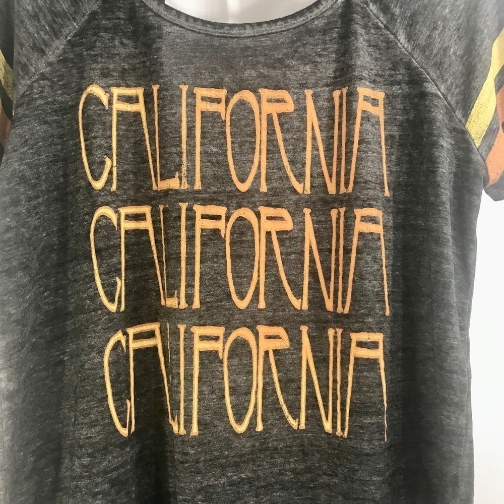 Torrid Gray California Football T Shirt Plus Size Short Sleeve Shirt Sz 00 NWT.